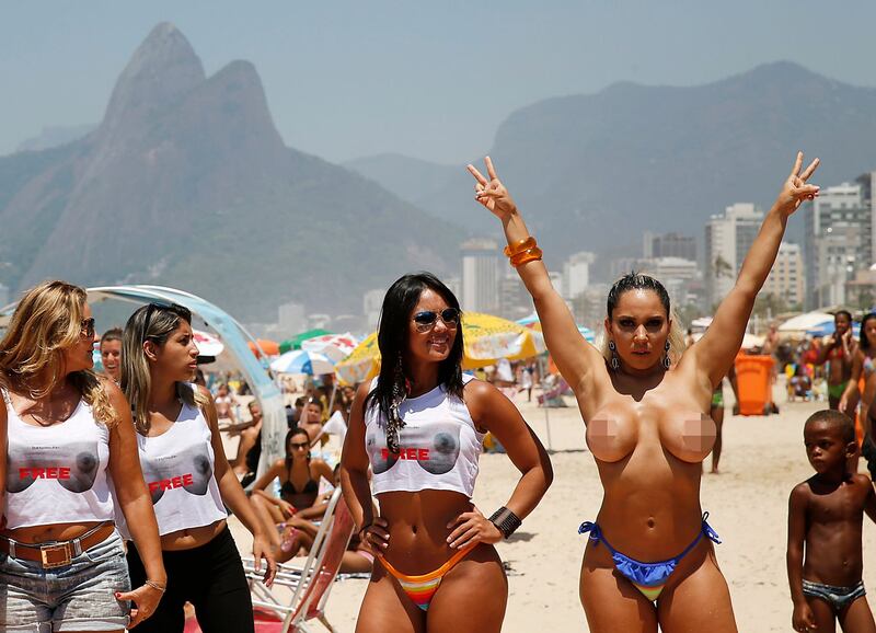 Topless hot per le modelle in Brasile 1