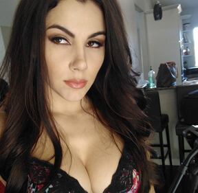 Valentina Nappi, lingerie sexy sui social 1