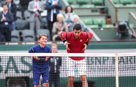 Lo splendido regalo di Djokovic al giovane raccattapalle 3