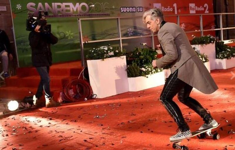 Morgan e la caduta sul red carpet di Sanremo 1