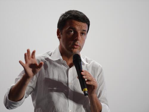 Renzi: "Chi perde non scappa e aiuta chi vince"