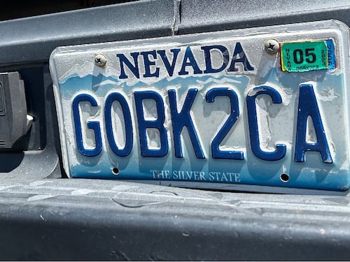 Nevada, scrive "Torna in California" sulla targa dell'auto: le autorità gliela ritirano