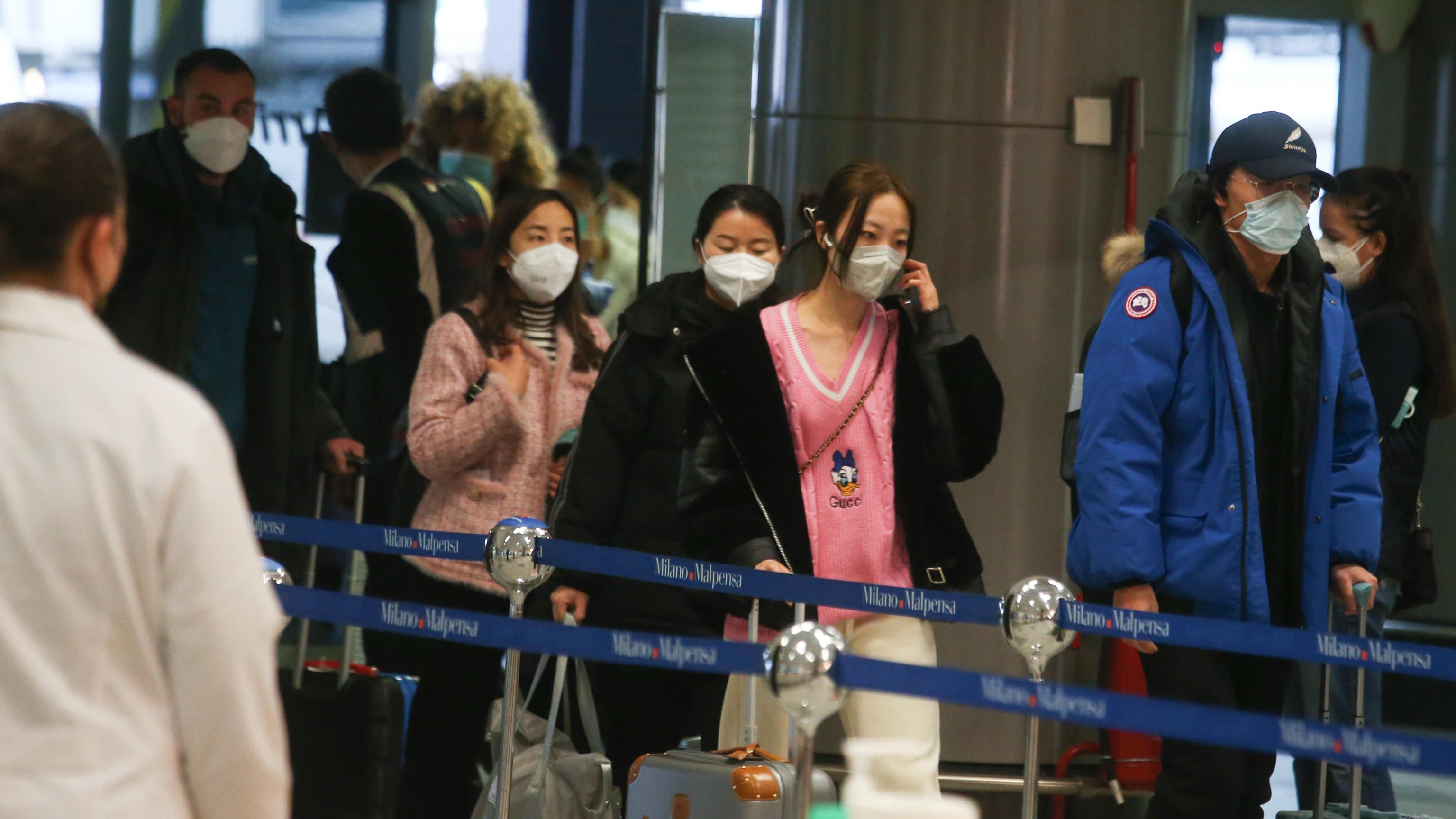 "Test Covid su viaggiatori inaccettabili". E la Cina minaccia contromisure