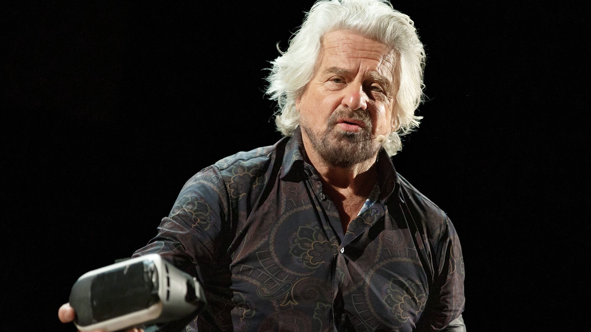 M5s, Grillo aizza i militanti contro Conte
