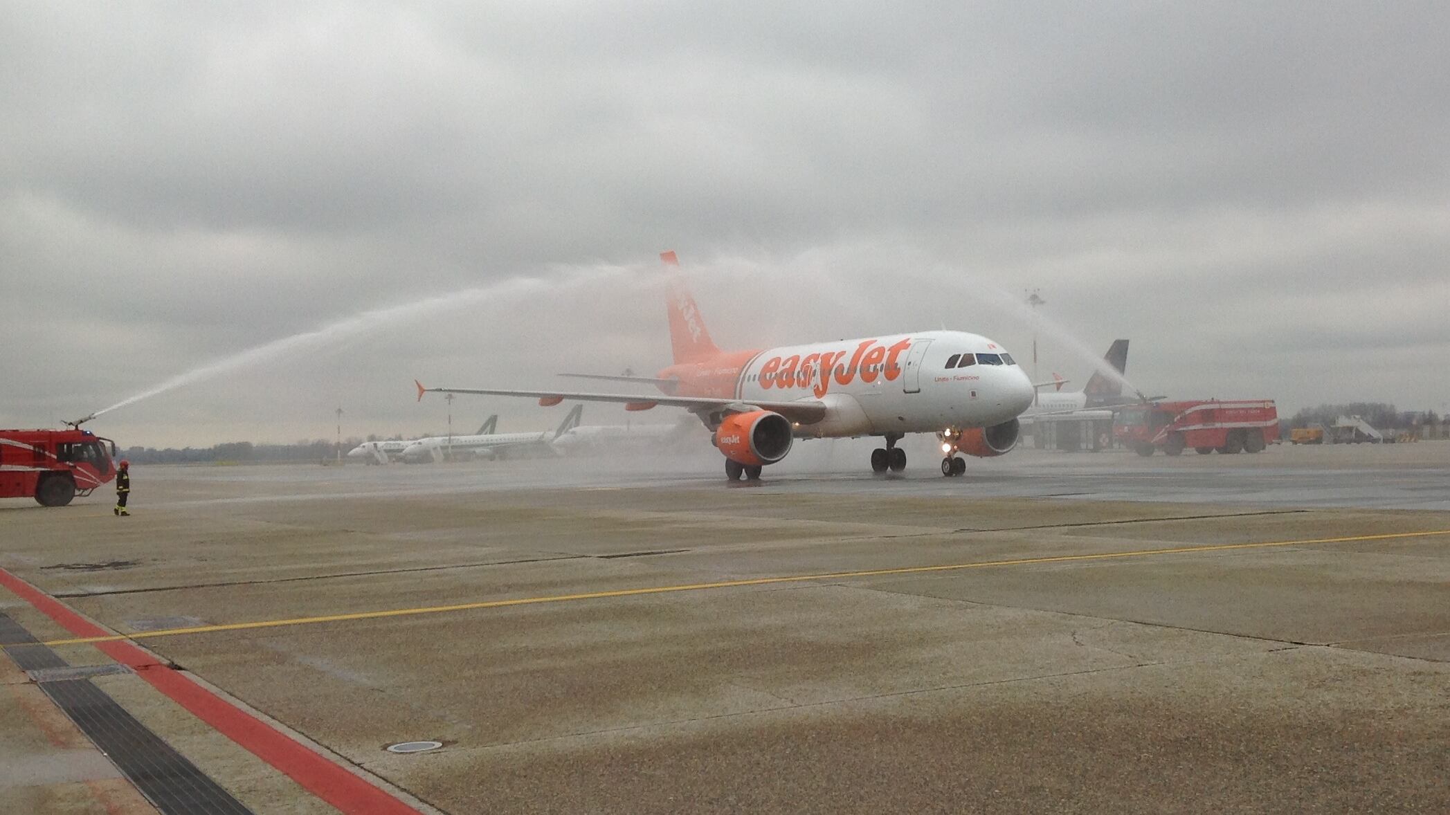 EasyJet, decolla il primo volo da Linate a Fiumicino