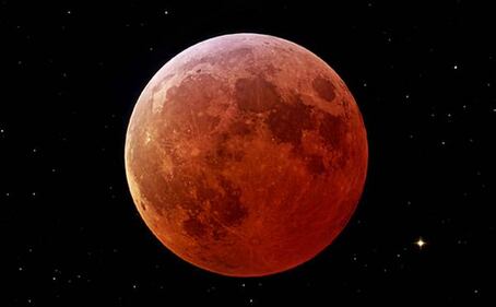 Tutti col naso all'insù: arriva la super Luna