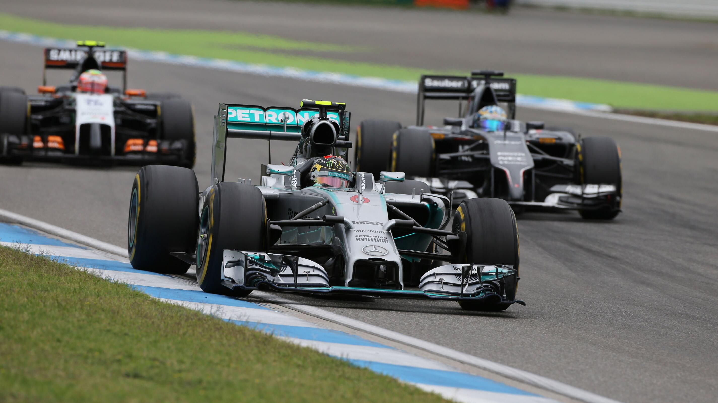 Gp Usa, Rosberg in pole davanti a Hamilton, solo sesto Alonso