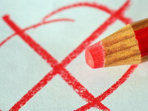 India, sbaglia il voto: si amputa un dito come punizione
