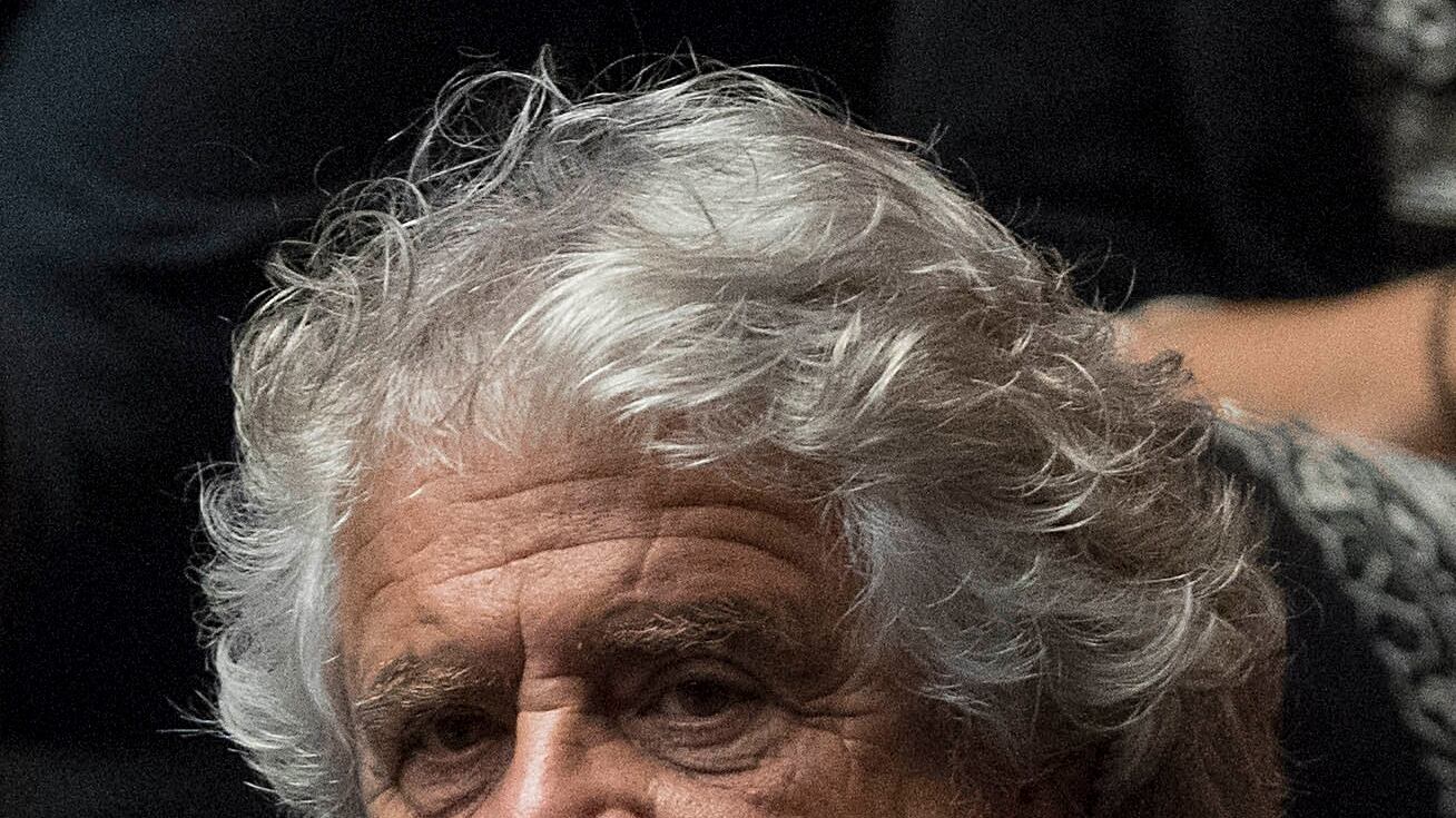 Dietrofront sullo stadio, Beppe ora frena