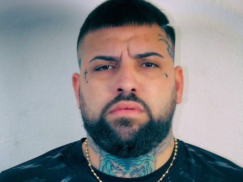 Realiti, cantante neomelodico catanese minaccia il consigliere Borrelli