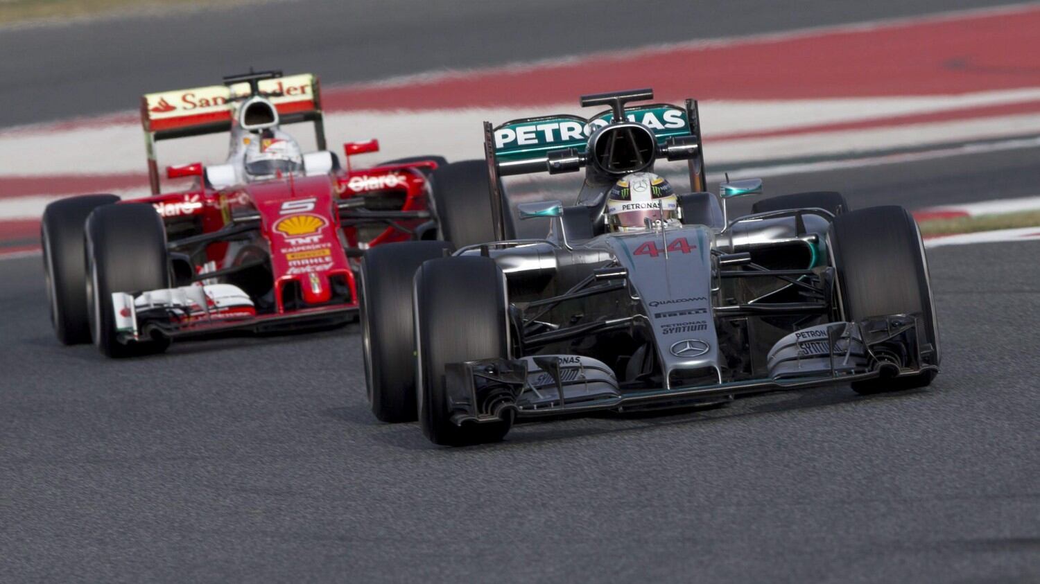 La Ferrari c'è, ma pasticcia Vince Rosberg. E pure Alonso