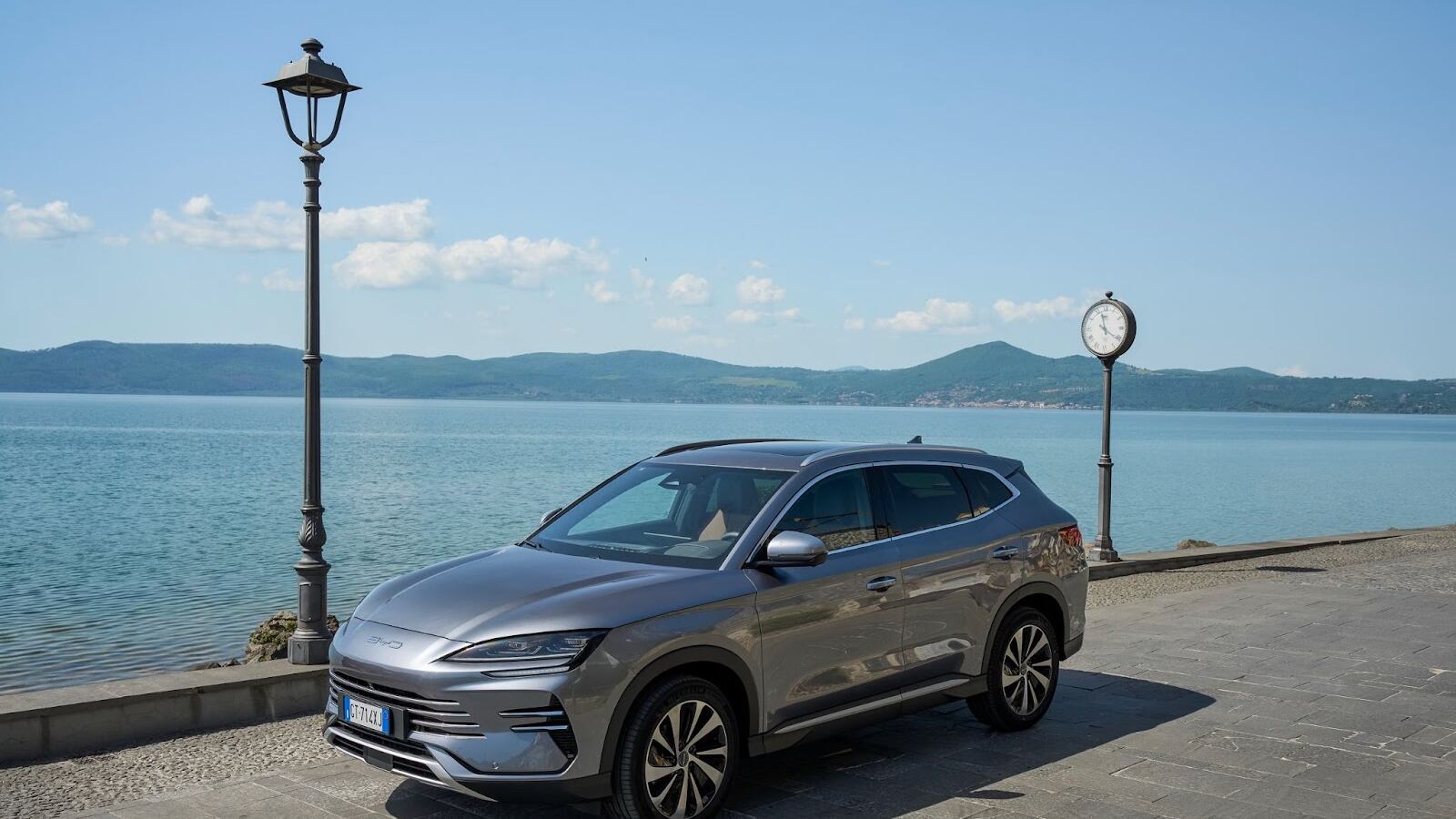 BYD Seal U DM-i: il SUV plug-in che punta tutto su comfort ed efficienza