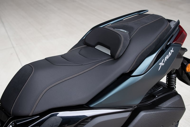 Yamaha XMAX 300 Tech Max: guarda la gallery 17