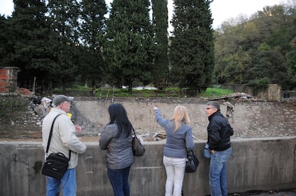 Genova, crolla un cimitero: i feretri dispersi nel fiume 6