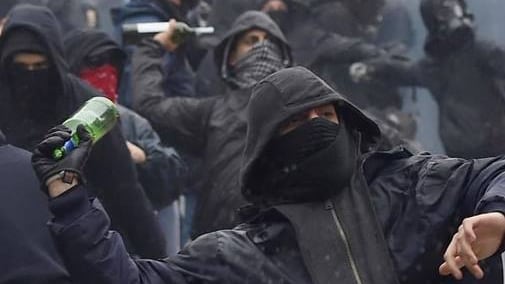 "Voi non ci ascoltate? E noi spacchiamo tutto"