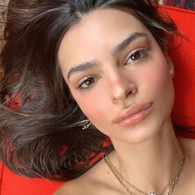Emily Ratajkowski da urlo su Instagram: ecco gli scatti sexy della modella 9