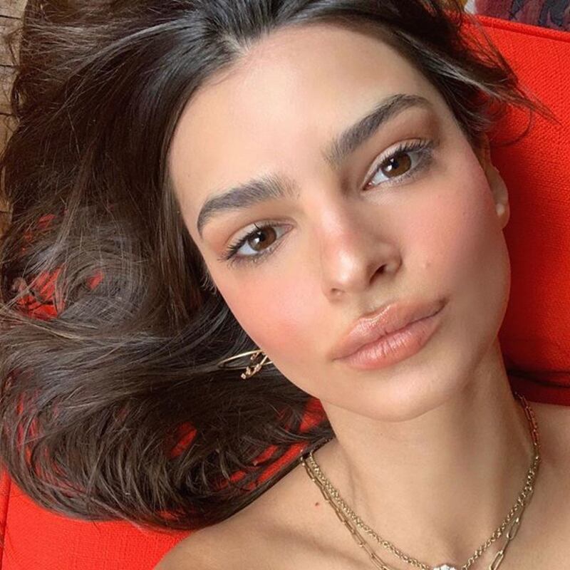 Emily Ratajkowski da urlo su Instagram: ecco gli scatti sexy della modella 9