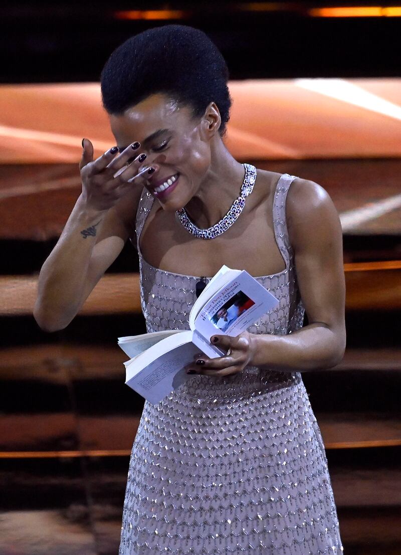 L'emozione di Lorena Cesarini sul palco dell'Ariston 9