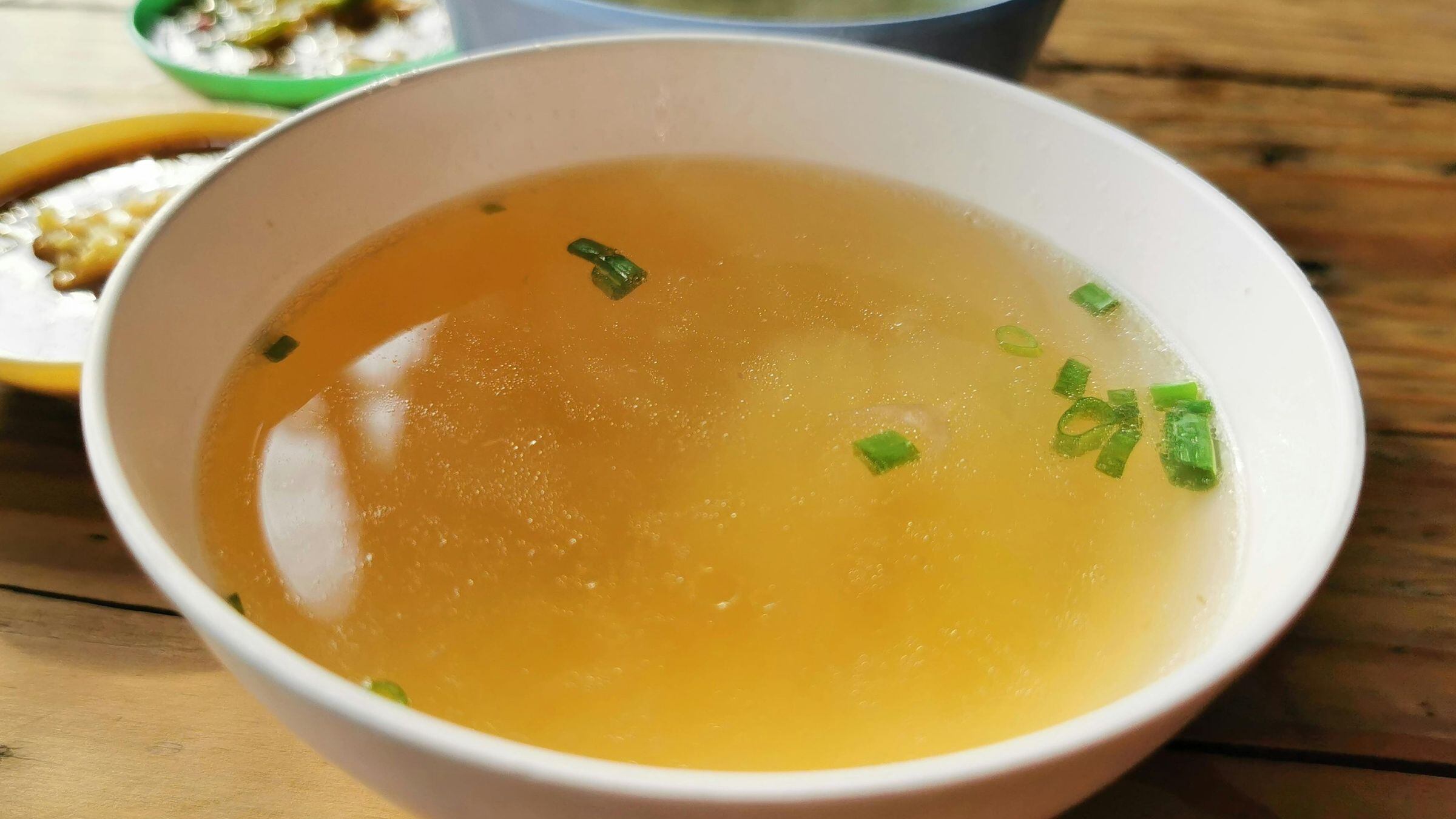 Brodo autunnale, ecco perché una ricetta così semplice è ricca di benessere