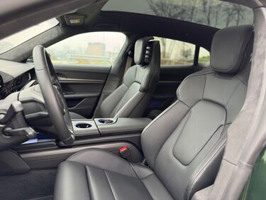 Porsche Taycan Turbo S: la gallery dell'elettrica "familiare" da 952 CV 11