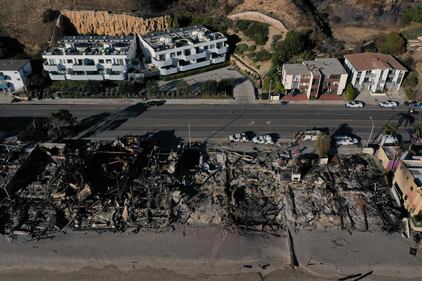 Le impressionanti immagini dall'alto della devastazione di Los Angeles 3
