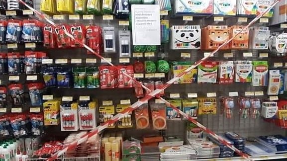 Mamme chiedono di acquistare pennarelli per i loro bimbi