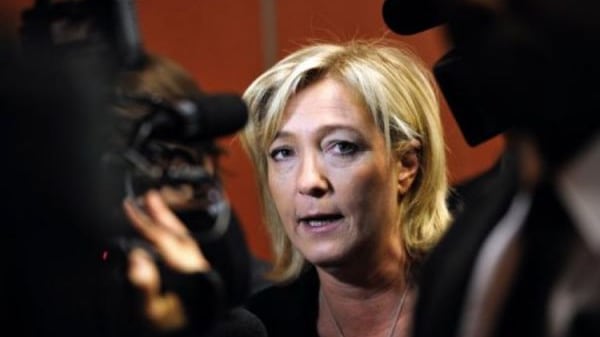 Le Pen rifiuta di mettere il velo: salta l'incontro con il Gran Mufti