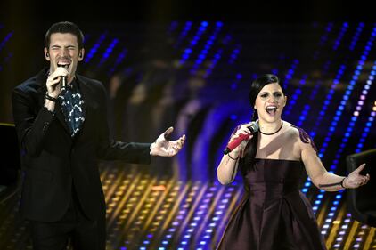 Sanremo 2016: gli abiti della prima serata 92