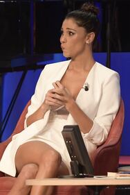 Belen Rodriguez sexy al Maurizio Costanzo Show 2