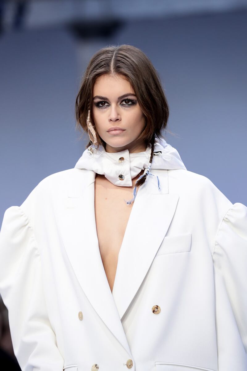 Kaia Gerber e le sorelle Hadid in passerella, foto 4