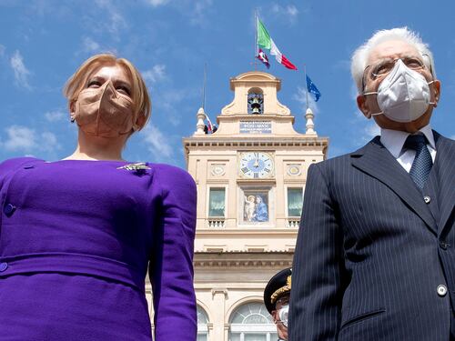 Mattarella: "Ue e Nato unite o si allarga il conflitto"