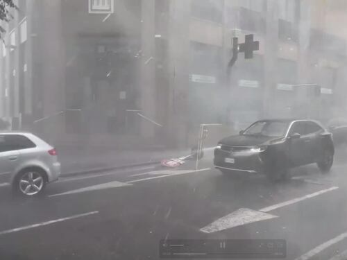 Maltempo: forte nubifragio su Milano. Centinaia le chiamate ai Vigili del Fuoco