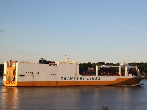 Migranti sequestrano una nave: "Adesso portateci in Inghilterra"