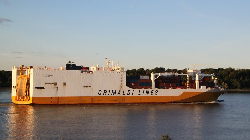 Migranti sequestrano una nave: "Adesso portateci in Inghilterra"