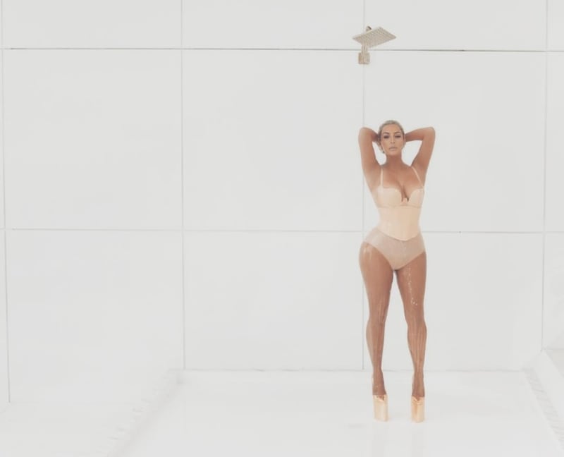 Taylor Swift VS Kim Kardashian: le foto 18
