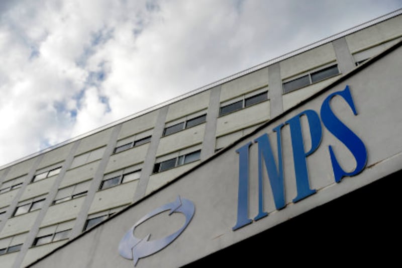“La malattia può partire dal giorno prima”. Occhio alla data sul certificato, cosa ha detto l’Inps