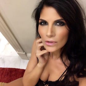Pamela Prati hot al mare 12