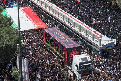 Teheran scende in piazza per i funerali dei "martiri" della guerra dei 12 giorni 16
