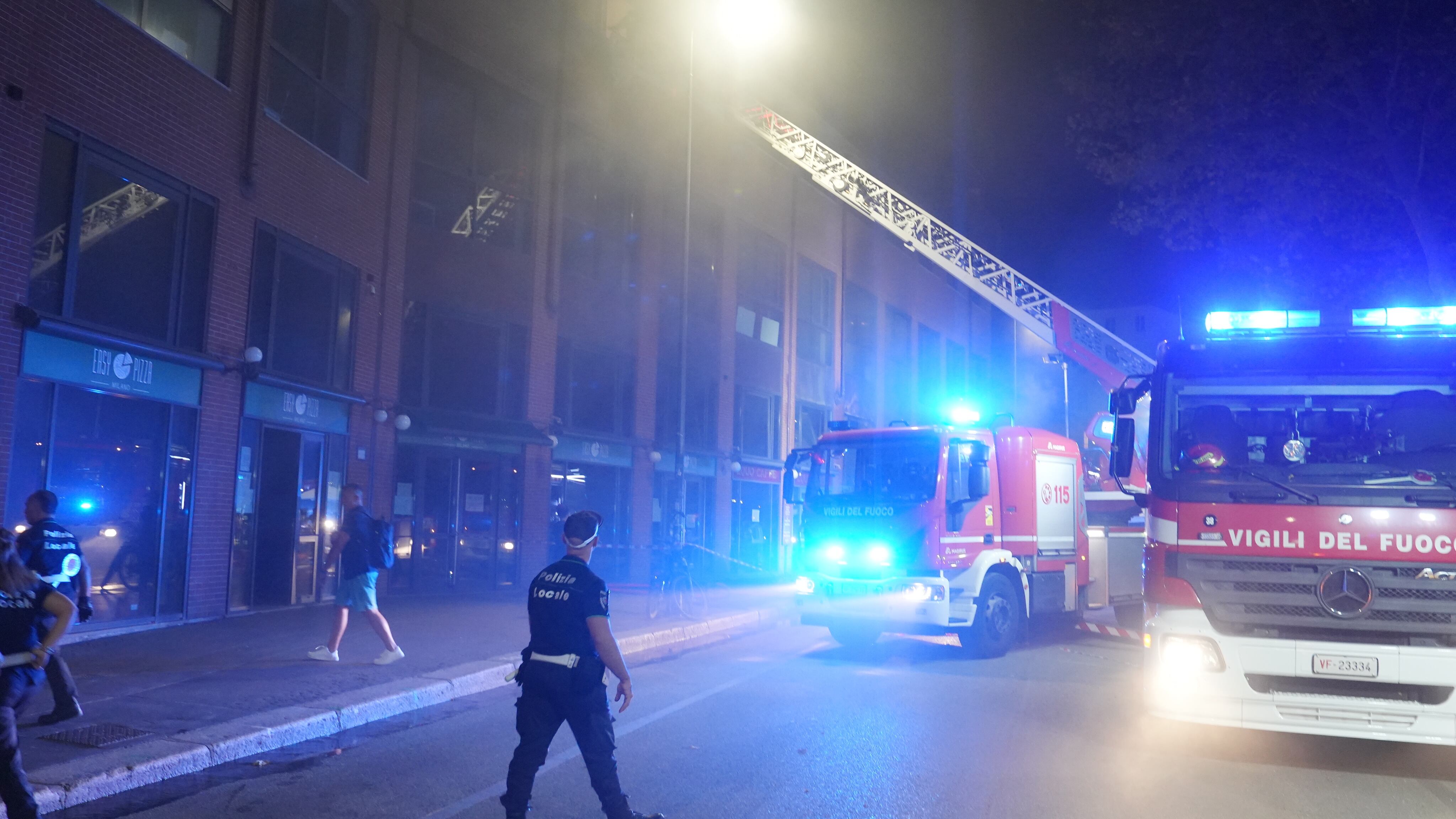 Incendio nel magazzino cinese di Milano, identificato il presunto autore: è accusato di strage