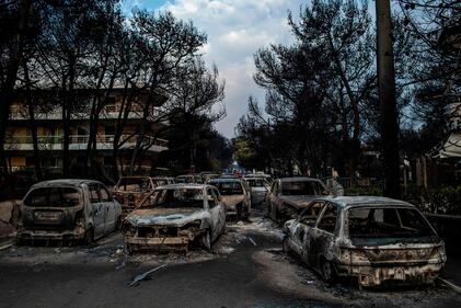 Mati, auto e case incenerite 4