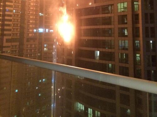 Dubai, 'incendio alla Torch Tower: 20 piani in fiamme