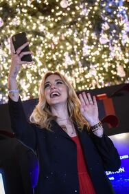 Chiara Ferragni accende l'Albero di Natale a Milano 8