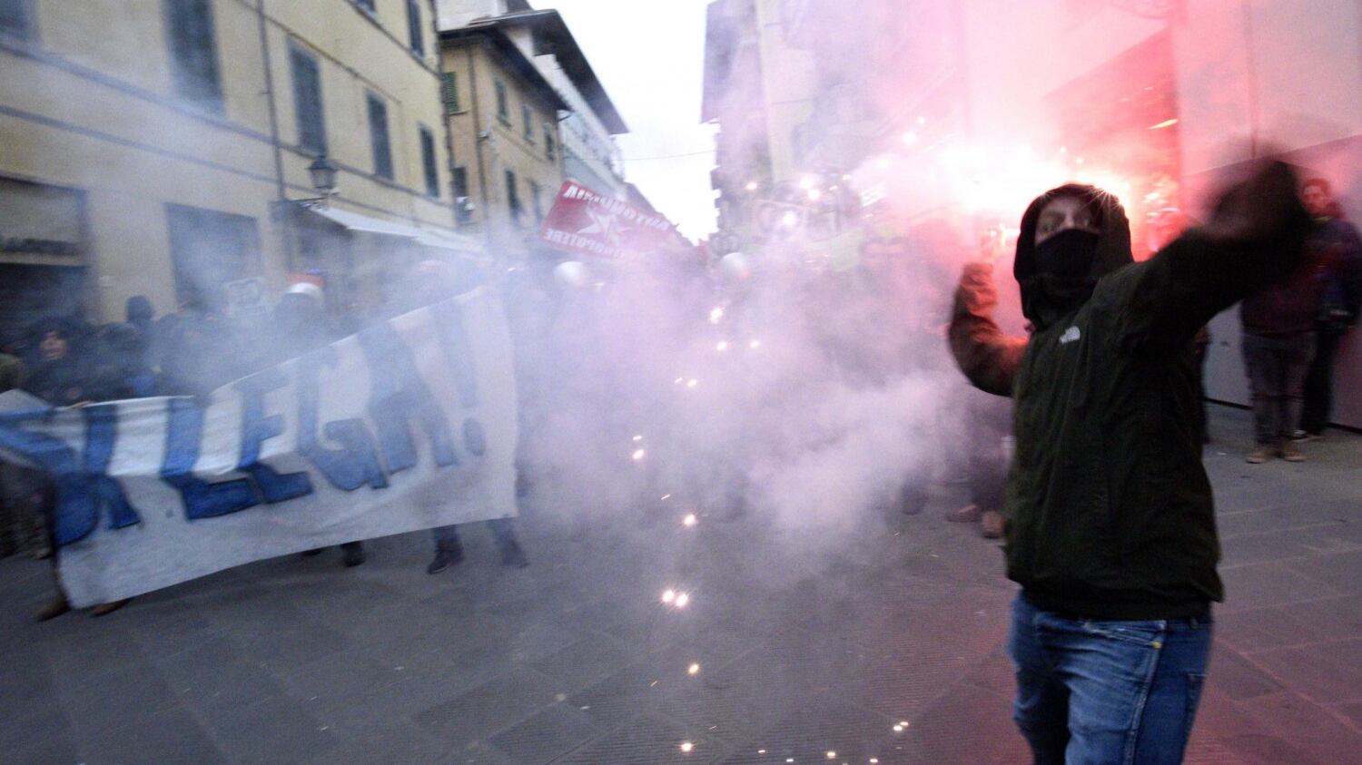 Gli sponsor "sinistri" degli antagonisti