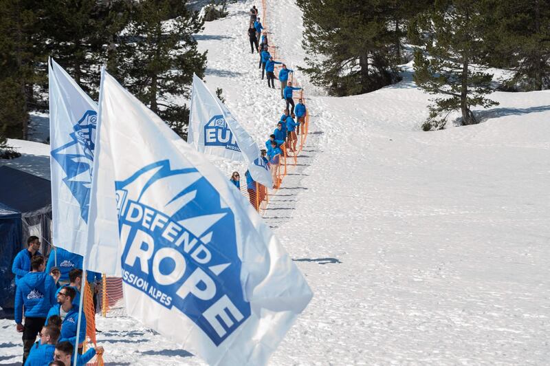 Bardonecchia, esponenti di estrema destra francesi bloccano il percorso dei migranti 9