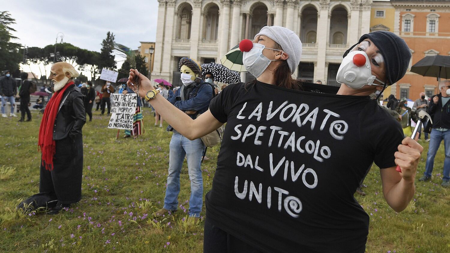 Non solo gilet arancioni: dalla cultura agli asili c'è un'Italia che protesta