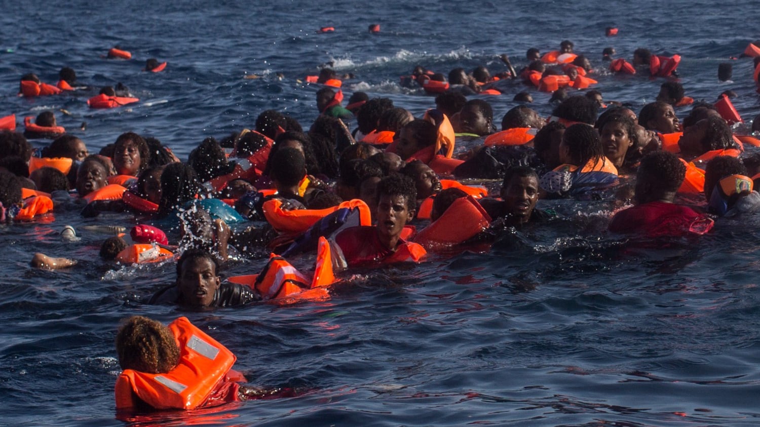 Strage di Lampedusa, il gip: avanti l'indagine sulla Marina