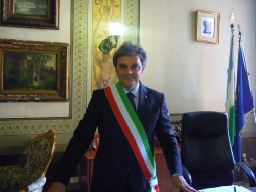 "La famiglia è tra uomo e donna". Censurato il sindaco "anti-gay"