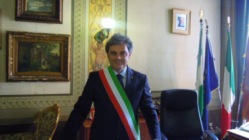 "La famiglia è tra uomo e donna". Censurato il sindaco "anti-gay"