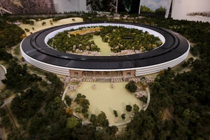 Decolla l'astronave Apple: ecco il plastico del nuovo Campus 1