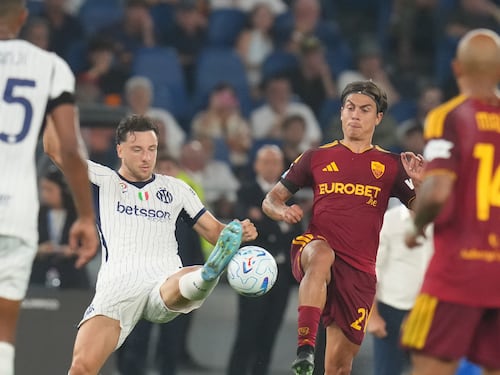 La Roma si illude e va avanti di due gol, poi Lautaro la riprende. Finisce 2-2 all’Olimpico